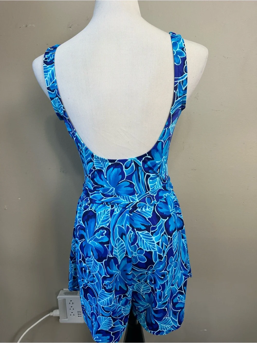Maxine of Hollywood women’s size 14‎ Blue Floral Tie-Waist Romper